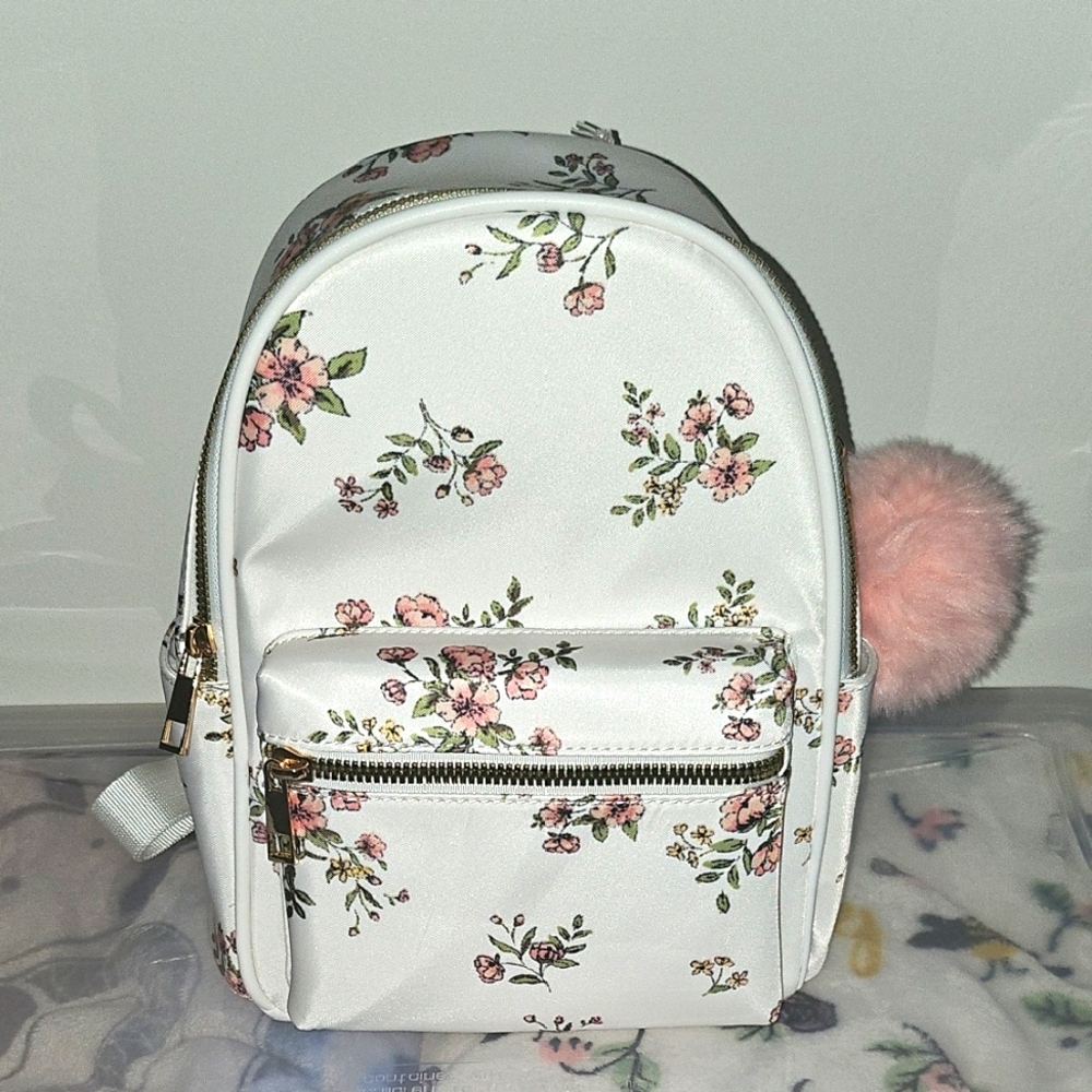 🎉HPx2🎉 Floral White Backpack